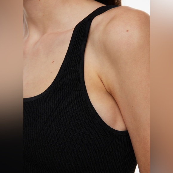 Babaton
Sculpt Knit Squareneck Cropped Tank - Picture 2 of 6